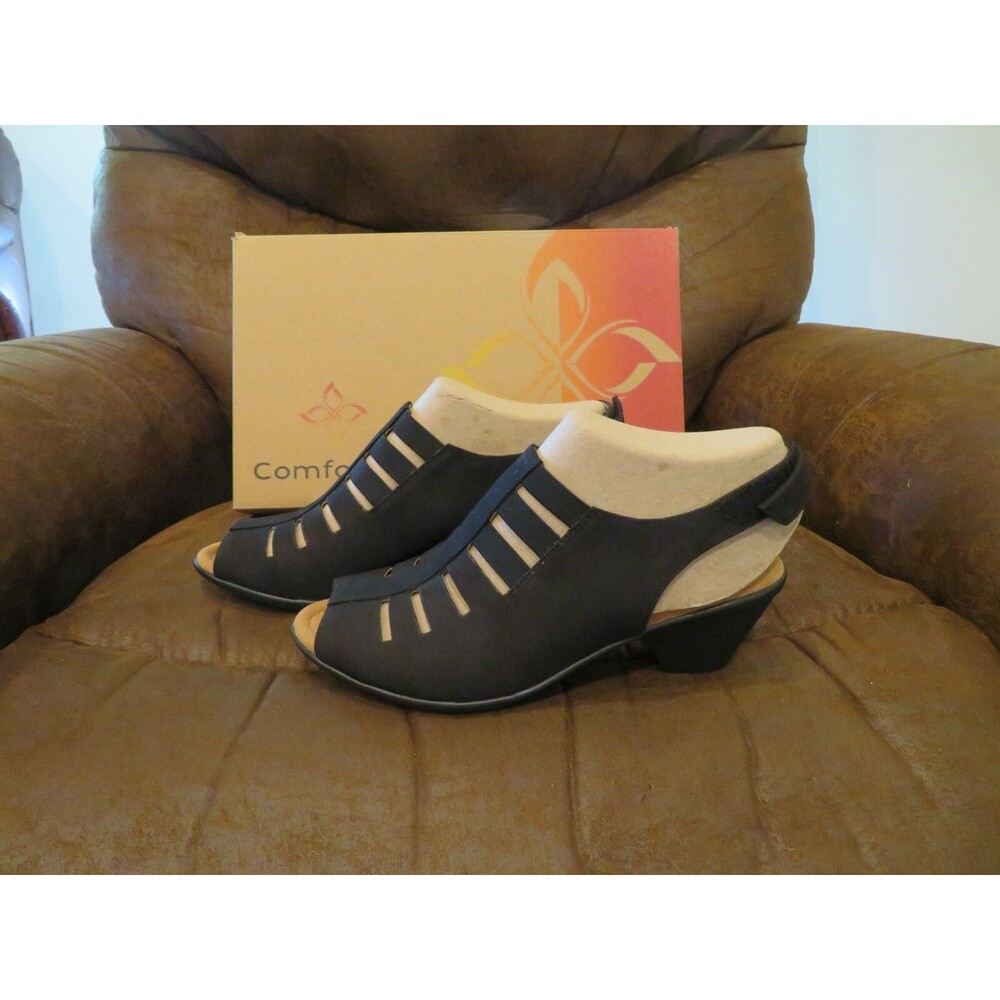 NWT Womens Black Comfortiva Faye Sandals, 10